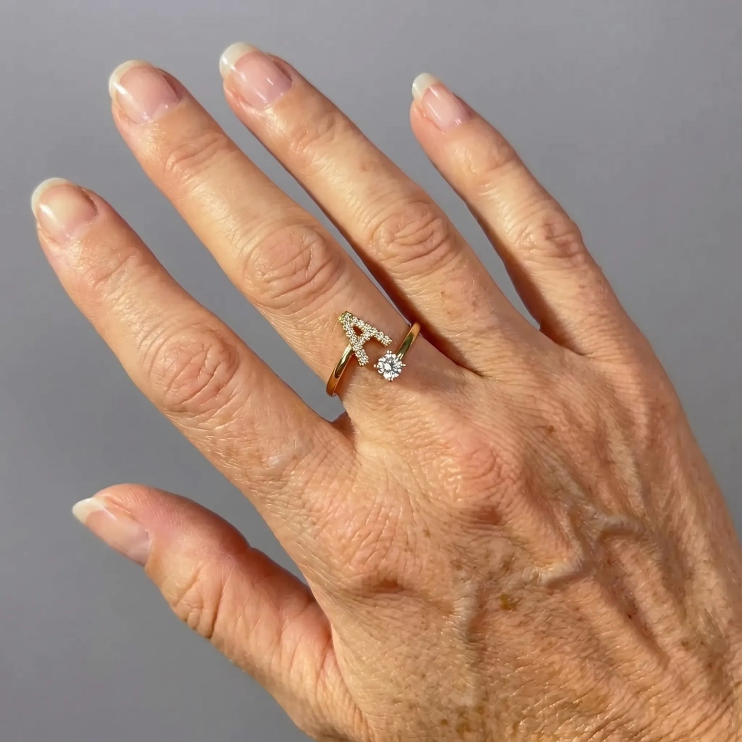 Initiale™ – Verstellbarer Ring mit Initiale